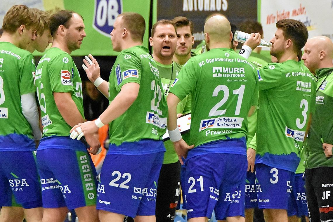 HCOB hat ein markantes Ziel vor Augen HCOB-Trainer Matthias Heineke (Mitte) erwartet mit seinen Schützlingen in Erlangen eine schwierige Aufgabe. Foto: T. Sellmaier