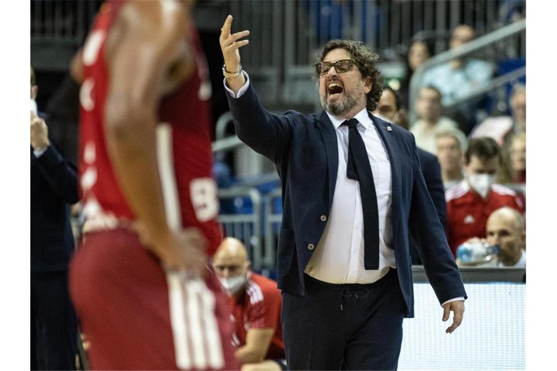 Bamberg unterliegt Alba - Bayern übernehmen Platz eins Headcoach Andrea Trinchieri und seine Bayern setzten sich in Bayreuth durch. Foto: Andreas Gora/dpa