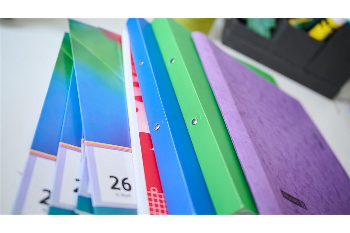 Vor Schulbeginn: Preise für Unterrichtsmaterial gestiegen Hefte und Zeichenblöcke sind in diesem Jahr preisstabil. (Symbolbild)