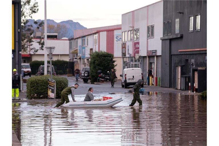 Heftige Unwetter haben Chaos in Südfrankreich verursacht. Foto: Daniel Cole/AP/dpa