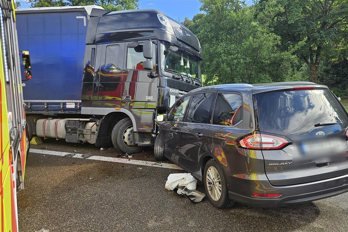 Schwerer Frontalzusammenstoß bei Plüderhausen Heftiger Zusammenstoß zwischen Lkw und Pkw. Foto: Kevin Lermer/7aktuell.de