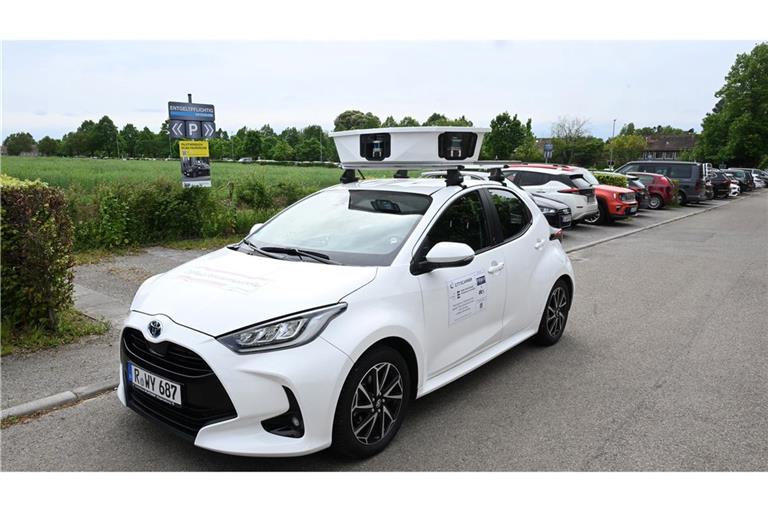 Heidelberg setzt als eine der ersten Kommune bundesweit auf ein Scan-Auto im Kampf gegen Parksünder - hier ein Scan-Fahrzeug bei einem Modellversuch auf dem Parkplatz der Universität Hohenheim bei Stuttgart. (Archivbild)