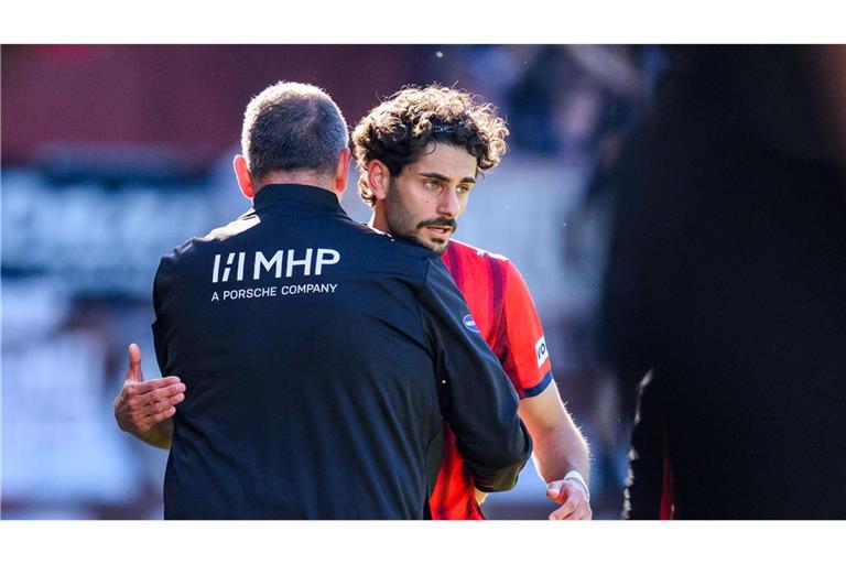 Heidenheim-Profi Eren Dinkci mit Trainer Frank Schmidt.