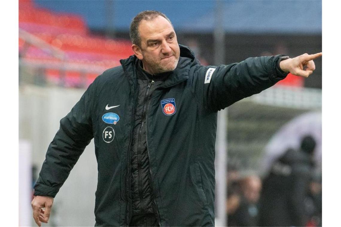 Heidenheim will Aufwärtstrend gegen Regensburg fortsetzen Heidenheims Cheftrainer, Frank Schmidt. Foto: Stefan Puchner/dpa/Archivbild