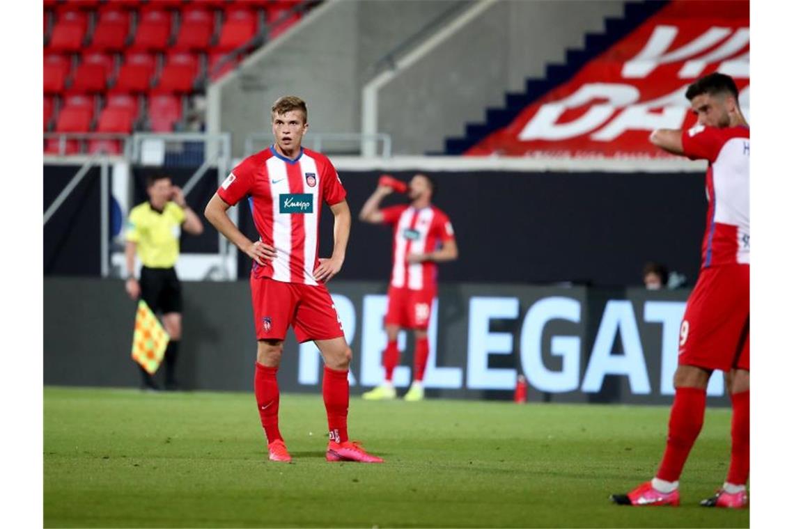 Nächste Abgänge: Trio verlässt den 1. FC Heidenheim Heidenheims David Otto (l) bei einem Spiel. Foto: Tom Weller/dpa/Archivbild