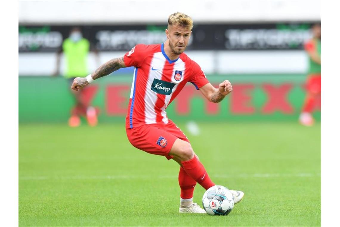 1. FC Heidenheim verliert Niklas Dorsch an KAA Gent Heidenheims Niklas Dorsch am Ball. Foto: Sebastian Widmann/Getty-Pool/dpa/Archivbild