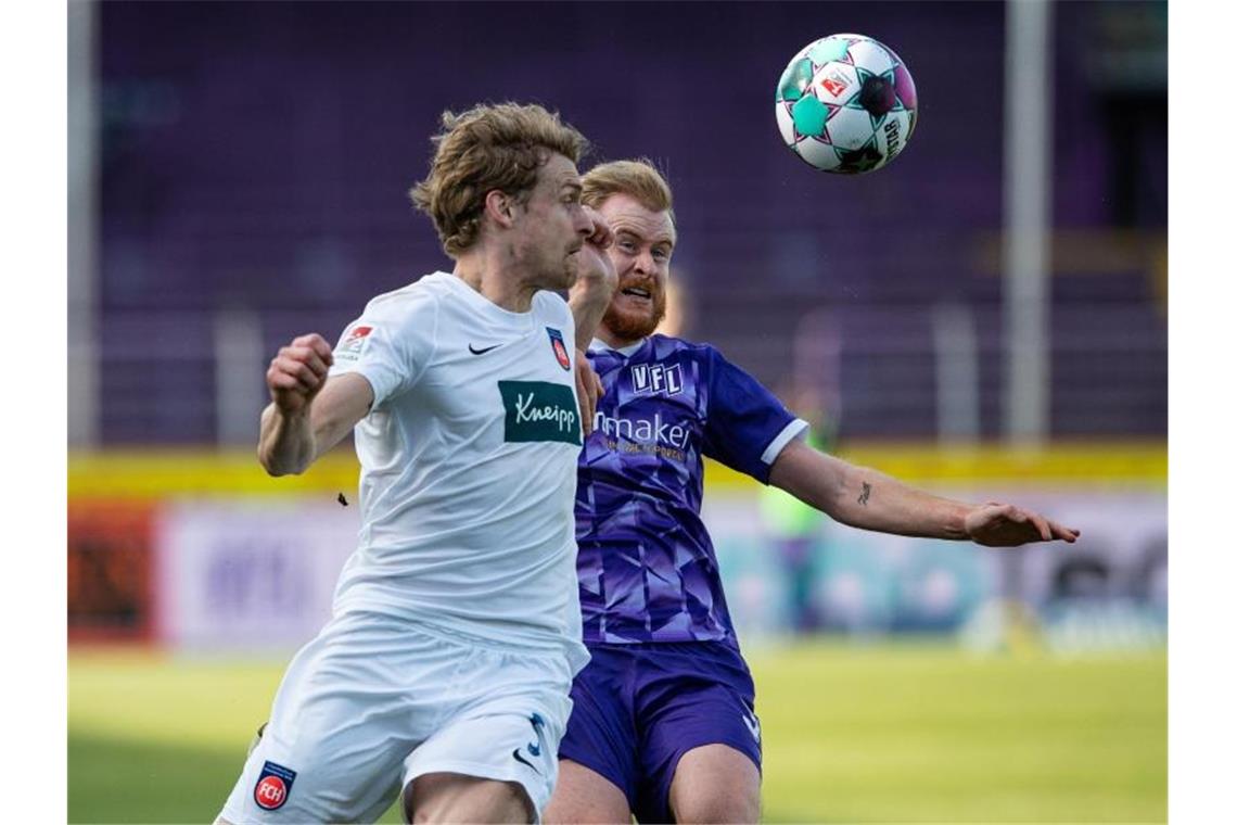 Heidenheim gewinnt gegen Zweitliga-Krisenteam Osnabrück Heidenheims Oliver Hüsing und Osnabrücks Sebastian Kerk (l-r.) am Ball. Foto: Guido Kirchner/dpa