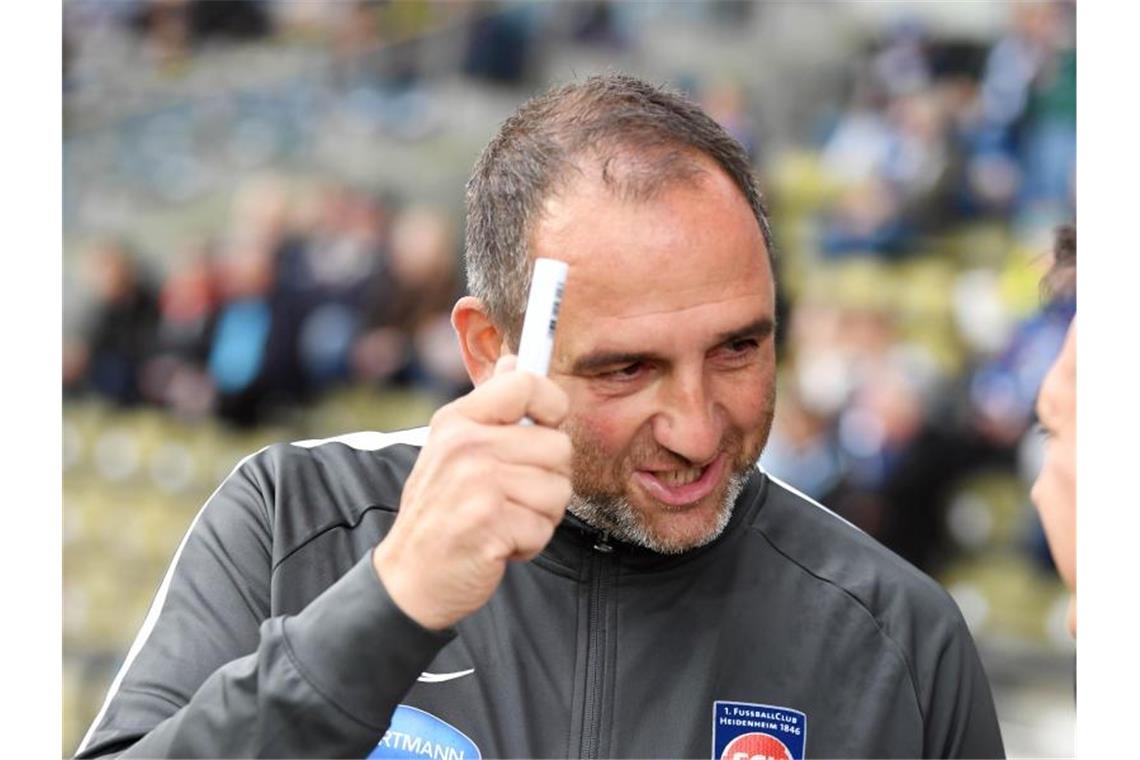 1. FC Heidenheim will Serie gegen VfL Bochum ausbauen Heidenheims Trainer Frank Schmidt. Foto: Uli Deck/dpa