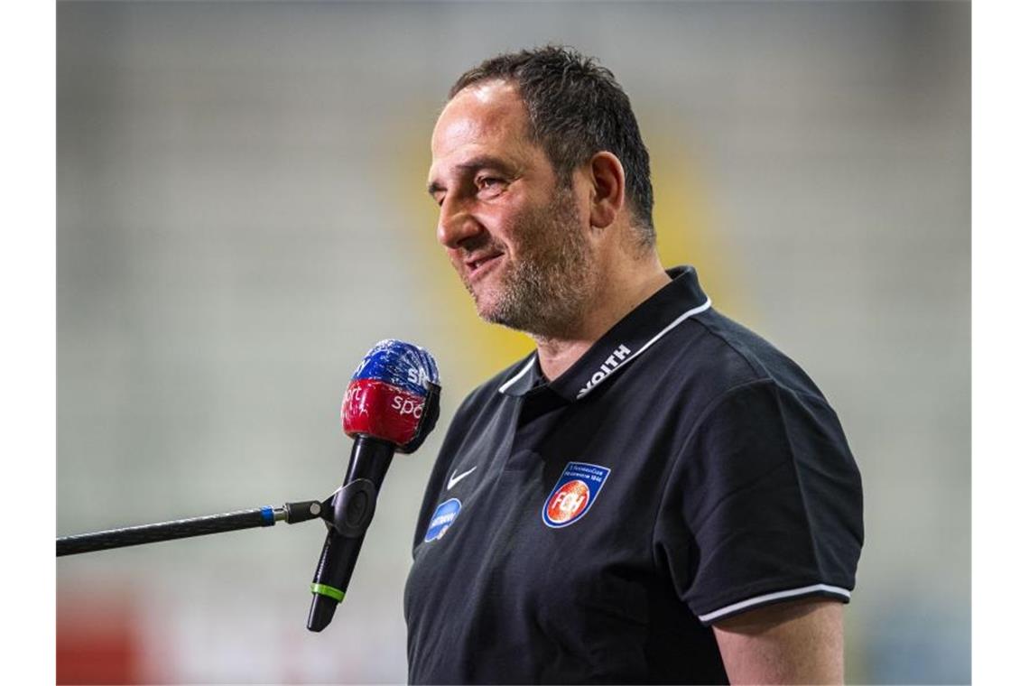 Heidenheim mit Torjäger Kleindienst zum HSV Heidenheims Trainer Frank Schmidt gibt ein Pressestatement. Foto: David Inderlied/dpa