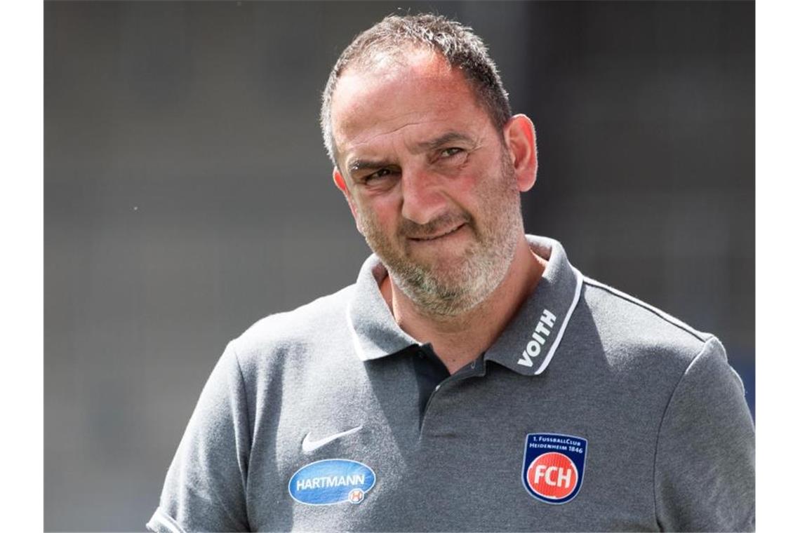 Heidenheim heiß: Schmidt will „Lebenschance“ nutzen Heidenheims Trainer Frank Schmidt will die Aufstiegschance ergreifen. Foto: Tom Weller/dpa