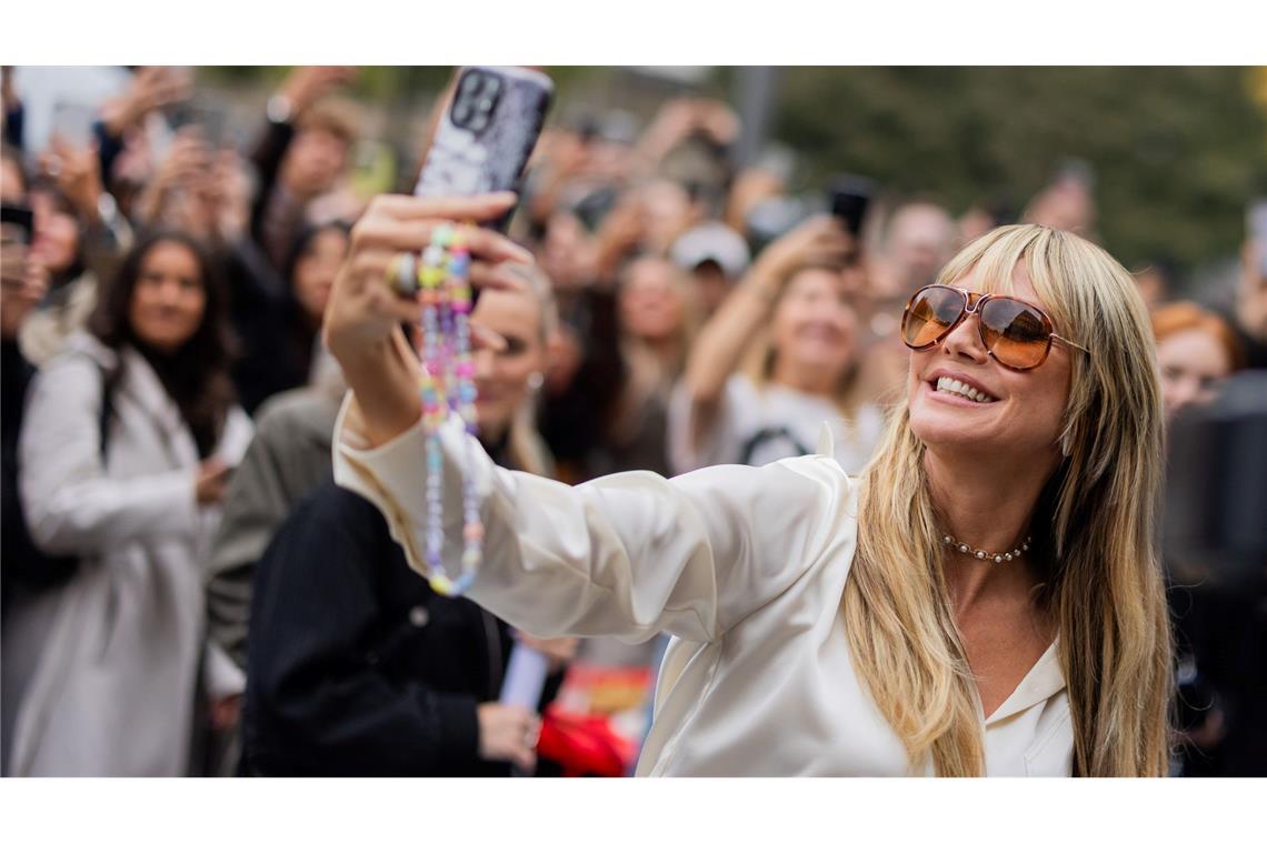 Heidi Klum eröffnet L’Oréal Pop-up auf der Kö – Selfie inklusive