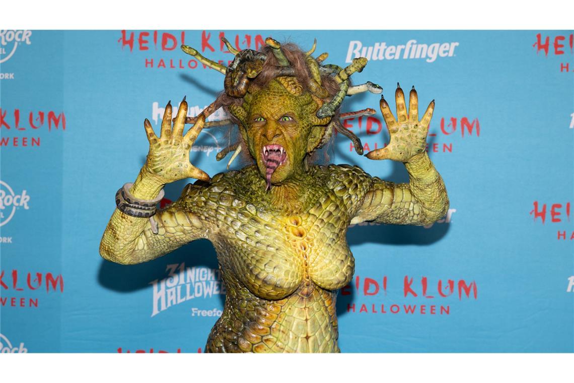 Heidi Klum verkleidet sich „sehr hässlich“ – Tom Kaulitz zu Stein erstarrt Heidi Klum verkleidetete sich in diesem Jahr als Medusa.