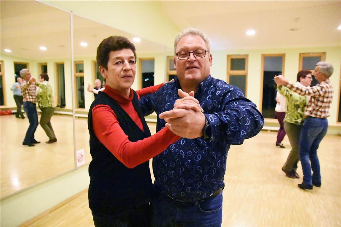 Heidrun Rebsch – hier mit Thomas Kienzle – ist jeden Abend in Sachen Tanz unterwegs. Mit 60 hat sie sich selbstständig gemacht. Foto: T. Sellmaier