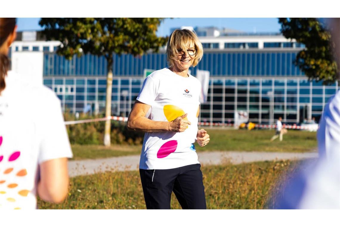 Heike Drechsler schnürte die Laufschuhe und ging mit Wörwag Pharma auf die fünf Kilometer lange Strecke beim Flugfeld-Firmenlauf.