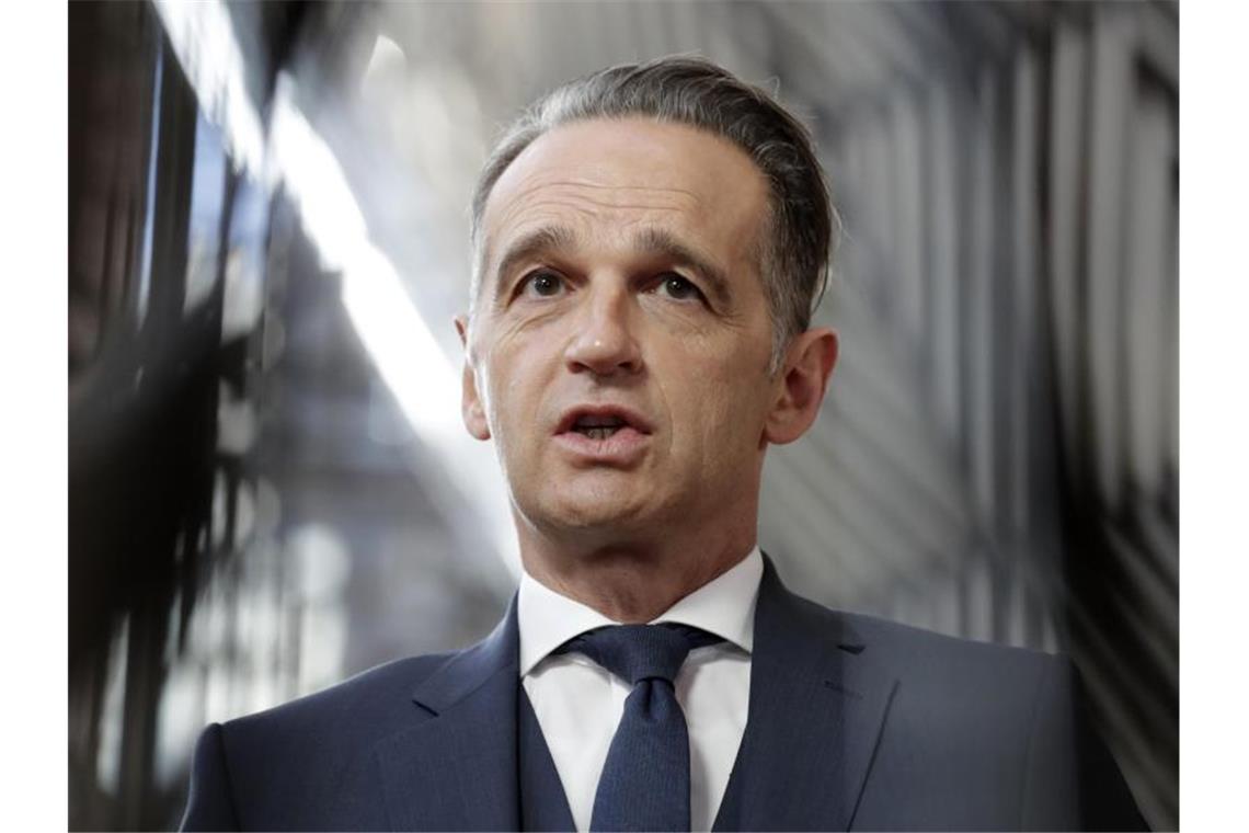 EU verhängt Sanktionen wegen Verstößen gegen Libyen-Embargo Heiko Maas (SPD), Bundesaußenminister, spricht mit Journalisten vor einem Treffen der EU-Außenminister im Gebäude des Europäischen Rates. Foto: Olivier Hoslet/Pool EPA/AP/dpa