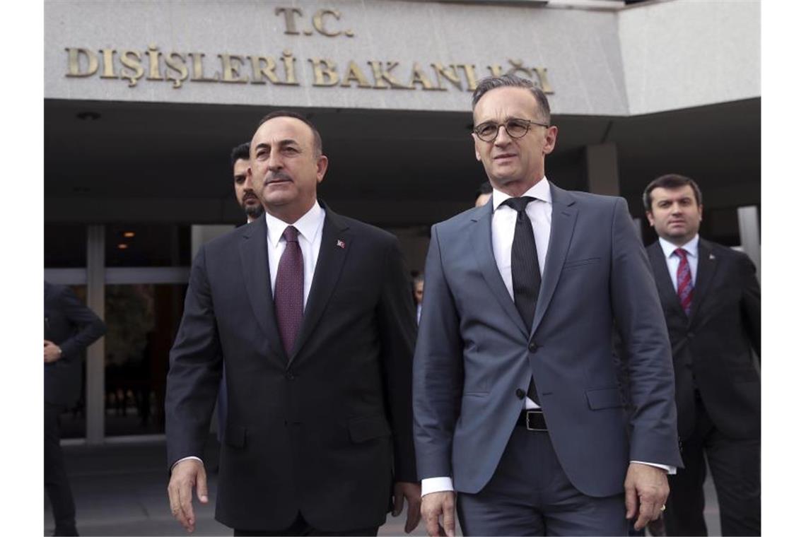 Heiko Maas und Mevlüt Cavusoglu Ende Oktober bei einem Treffen in Ankara. Foto: Uncredited/Pool - Turkish Foreign Ministry/AP/dpa