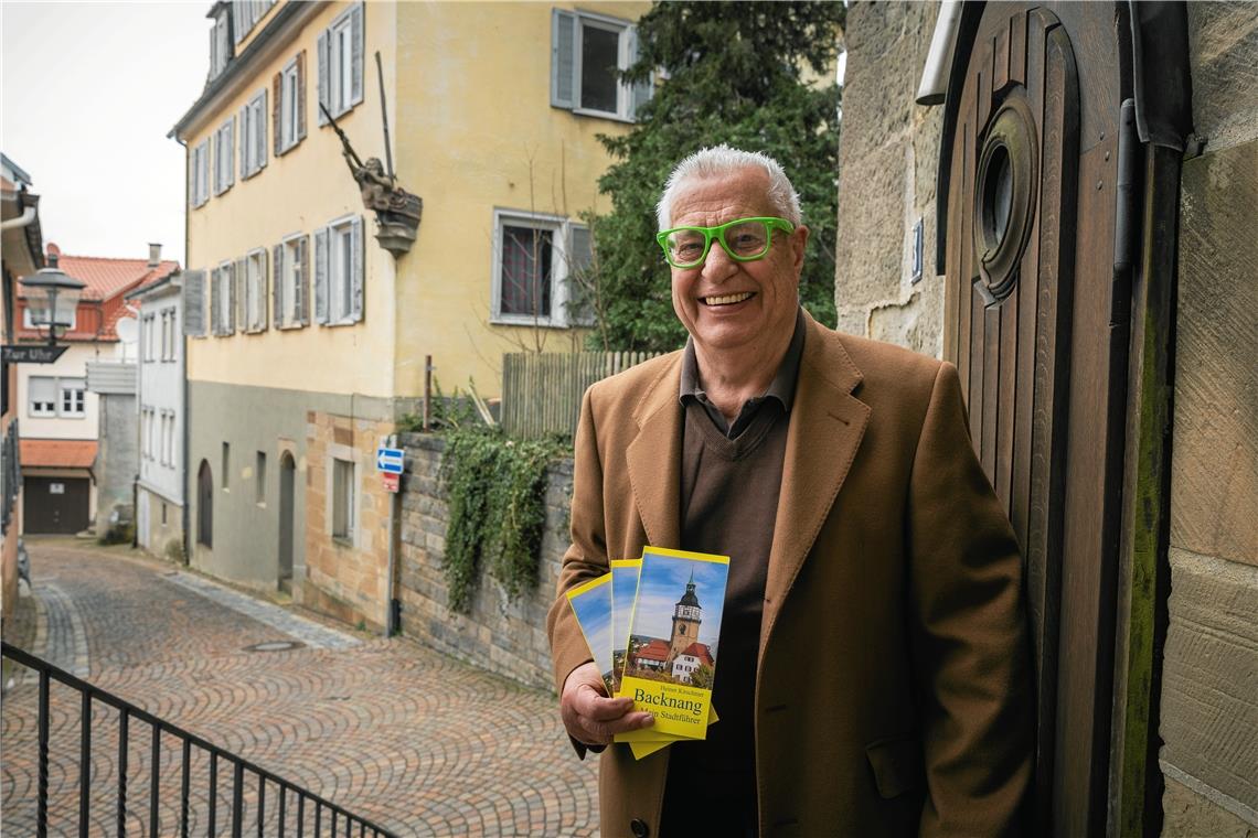 Die Schreiblust liegt in seinen Genen Heiner Kirschmer erzählt in seinem neuesten Werk kurzweilig über Backnangs Historie. Foto: A. Becher