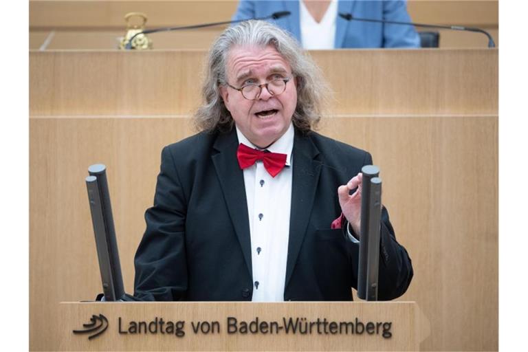 Heinrich Fiechtner (parteilos) spricht. Foto: Marijan Murat/dpa/Archivbild