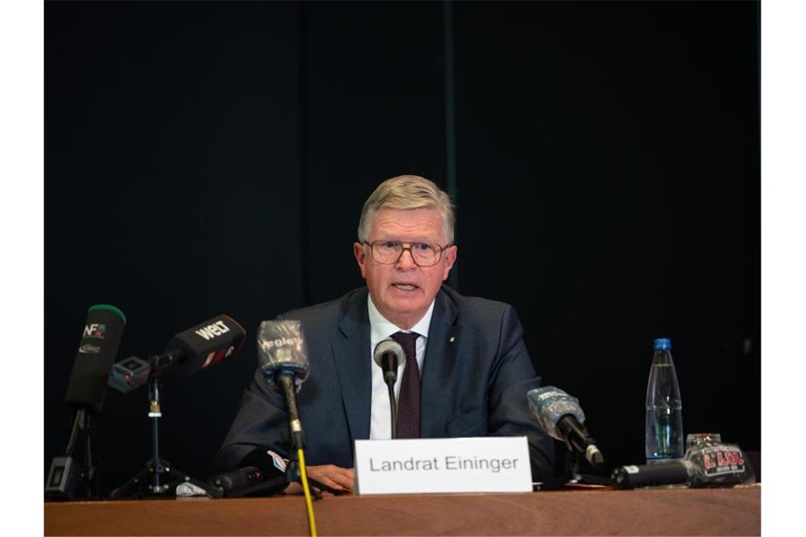 Frachtzentrum als Corona-Hotspot im Kreis Esslingen Heinz Eininger, Landrat des Landkreises Esslingen, spricht bei einer Pressekonferenz. Foto: Sebastian Gollnow/dpa