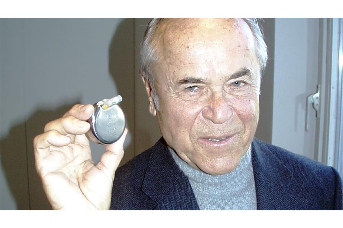 Heinz-Joachim Sykosch, der Chirurg, der am 2. Oktober 1961 den ersten Herzschrittmacher implantiert hat
