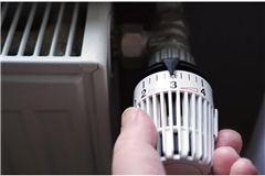 Heizkörperventilatoren können die Effizienz der Heizung steigern, indem sie die Konvektion verbessern und so die Wärme besser im Raum verteilen. Was man wissen sollte.