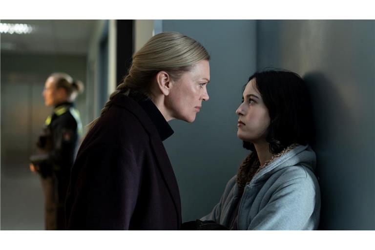 Helen Dorn (Anna Loos, links) erfährt, dass sie neben einer Halbschwester auch noch eine Nichte hat - und Tamara (Maya Lauterbach) provoziert die TV-Kommissarin gehörig.