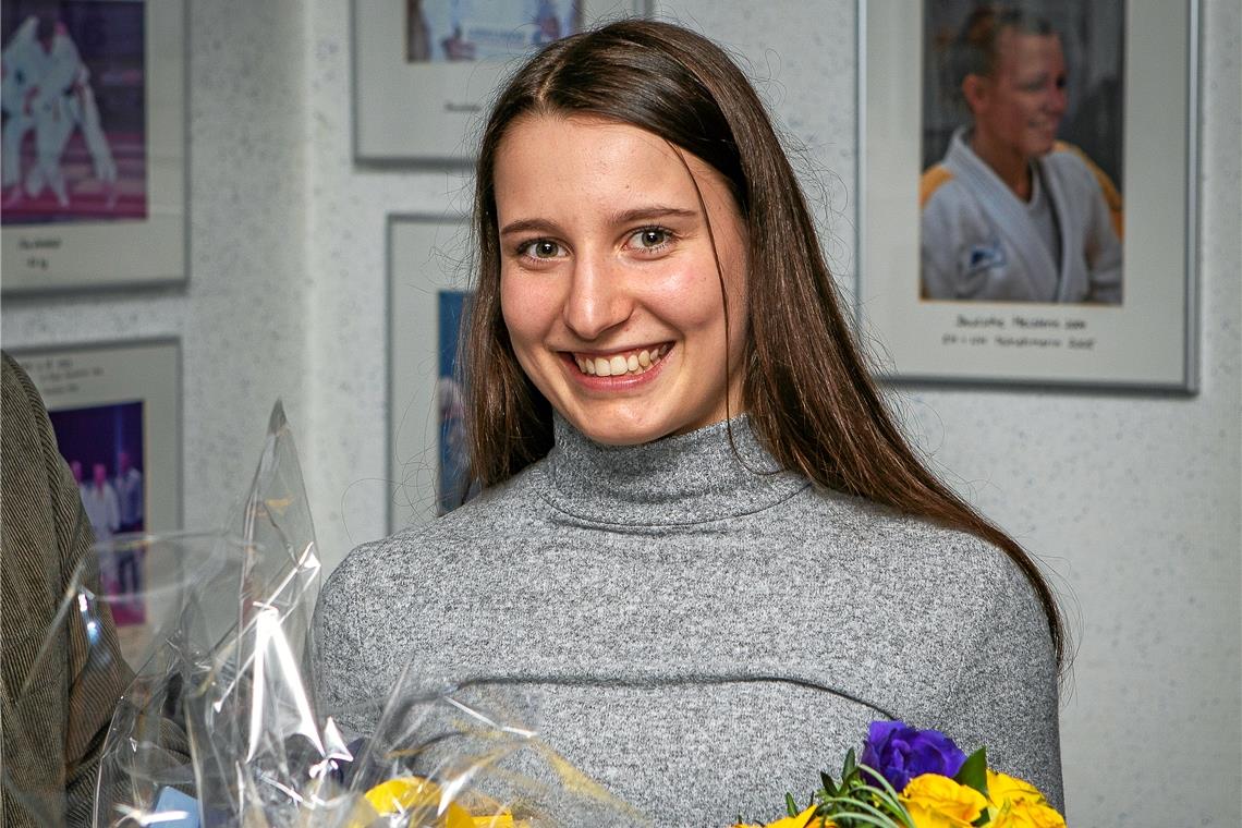 Helena Grau reagierte mit einem strahlenden Lächeln auf die vielen Präsente. Foto: A. Becher