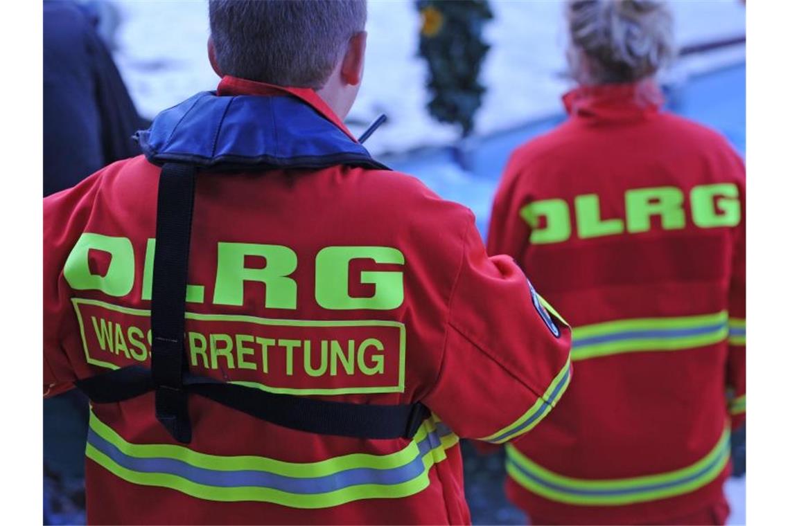 Helfer der DLRG Wasserrettung. Foto: Patrick Seeger/dpa/Archivbild