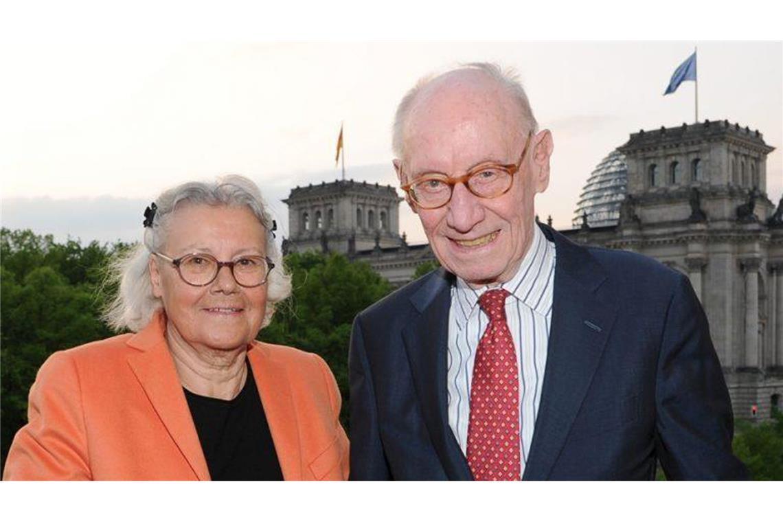 Rekord! Sammlung Reuter erlöst 7,5 Millionen Euro Helga und Edzard Reuter 2021 in Berlin