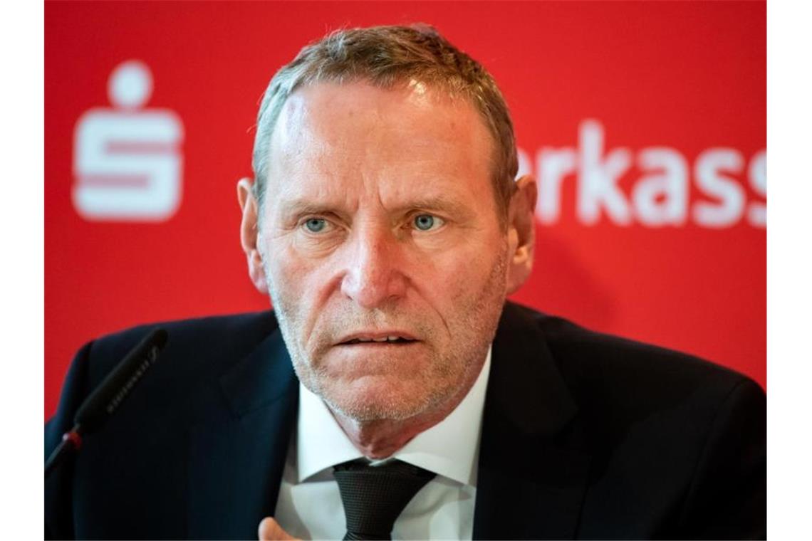 Sparkassen-Präsident warnt vor Vorzug für Honorarberatung Helmut Schleweis, Präsident des Deutschen Sparkassen- und Giroverbandes (DSGV). Foto: Bernd von Jutrczenka/dpa