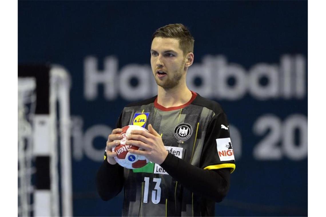 Pekeler verteidigt DHB-Auszeit: „Ist bewusste Entscheidung“ Hendrik Pekeler hält den Ball. Foto: Soeren Stache/dpa-Zentralbild/dpa