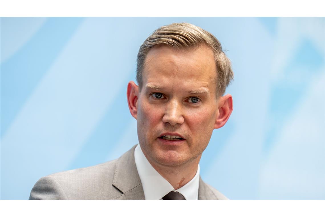 Hendrik Streeck stellt klar: Ihm geht es in der Debatte nicht ums Sparen. (Archivbild)