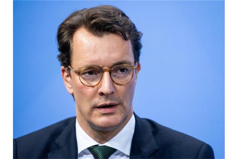 Hendrik Wüst (CDU), Ministerpräsident von Nordrhein-Westfalen, äußert sich bei einer Pressekonferenz. Foto: Bernd von Jutrczenka/dpa Pool/dpa