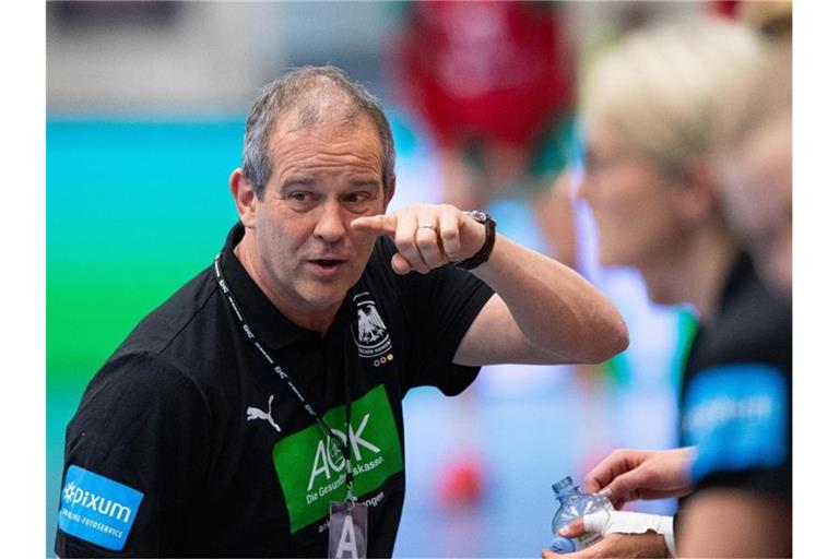 Henk Groener, Bundestrainer der deutschen Handball-Nationalspielerinnen. Foto: Guido Kirchner/dpa