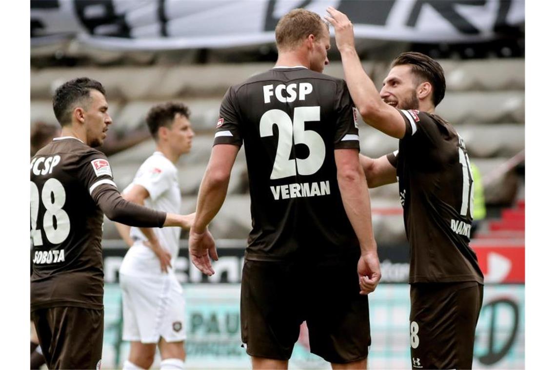 VfB verliert Derby beim KSC - HSV rückt auf Platz zwei