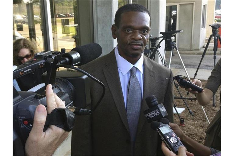 Henry McCollum 2014 in Raleigh nach seiner Entlassung aus dem Gefängnis. Foto: Michael Biesecker/AP/dpa