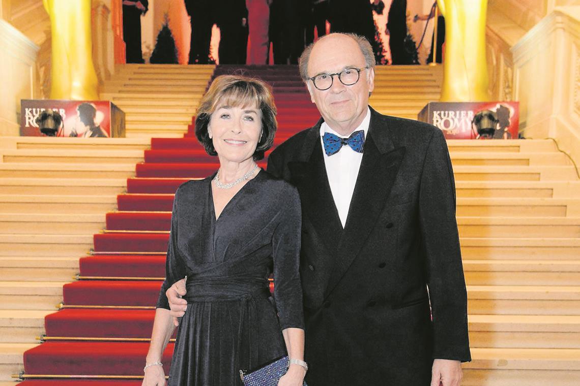 Hannes Rieckhoff wird 80: Stadtoberhaupt mit Charme und Esprit Herausgeputzt: Hannes Rieckhoff und seine Frau, die Schauspielerin Thekla Carola Wied, auf dem roten Teppich der 27. Romy-Gala im Jahr 2016. Archivfoto: Imago/Viennareport