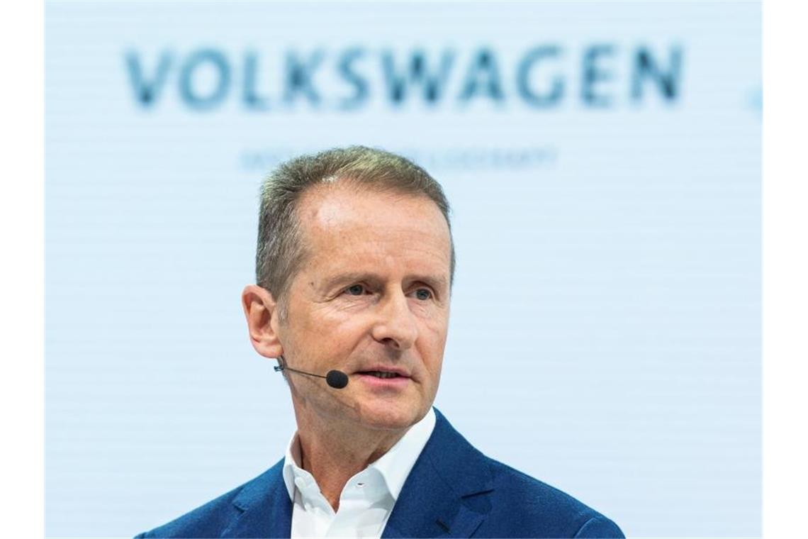 Herbert Diess: Der VW-Konzernchef sitzt - offiziell - weiterhin fest im Sattel. Foto: Christophe Gateau/dpa