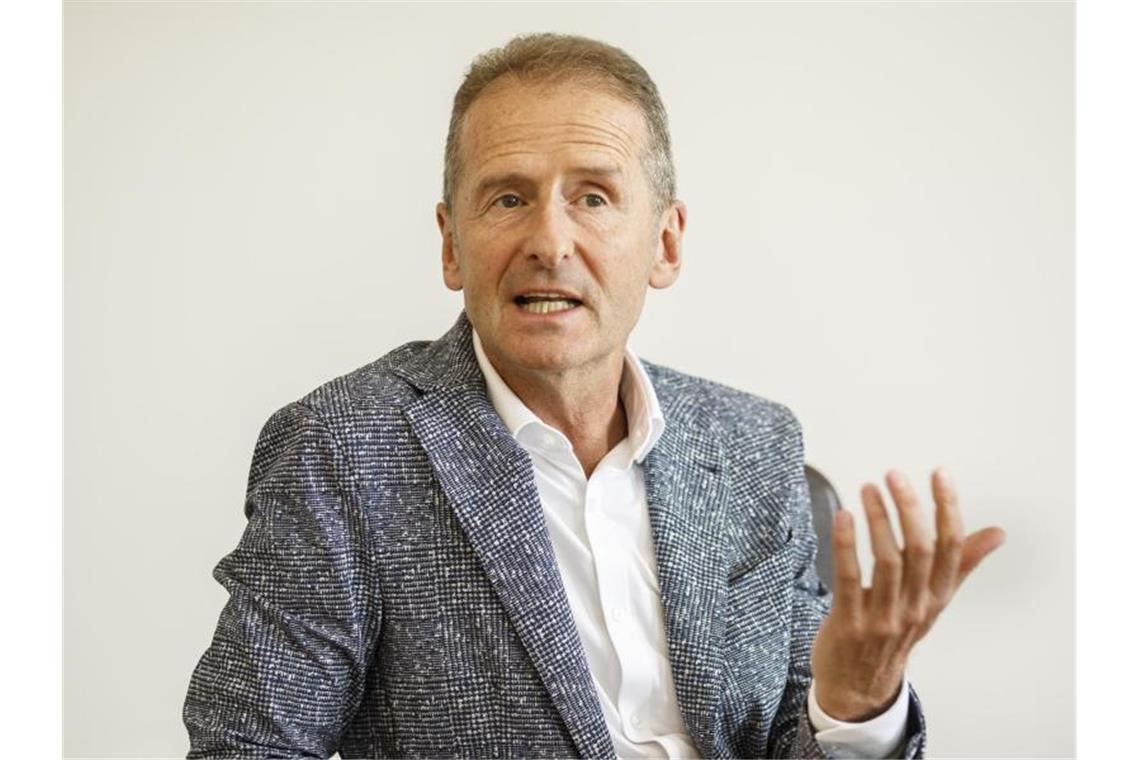 VW-Chef Diess sagt USA-Reise ab und bleibt in Wolfsburg Herbert Diess, Vorsitzender des Vorstands der Volkswagen AG, bei einem Interview mit Redakteuren der Deutschen Presse Agentur (Archivbild). Foto: Carsten Koall/dpa