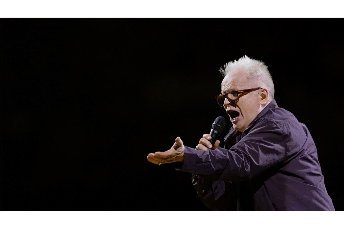 Herbert Grönemeyer steht beim Tourneeauftakt auf der Bühne.