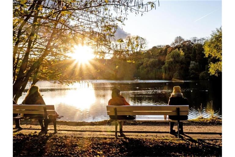 Herbstlicher Sonnenschein in Kiel: Der vergangene Monat war nach Angaben des EU-Klimawandeldienstes Copernicus der global wärmste Oktober seit Beginn der Aufzeichnungen 1981. Foto: Frank Molter/dpa