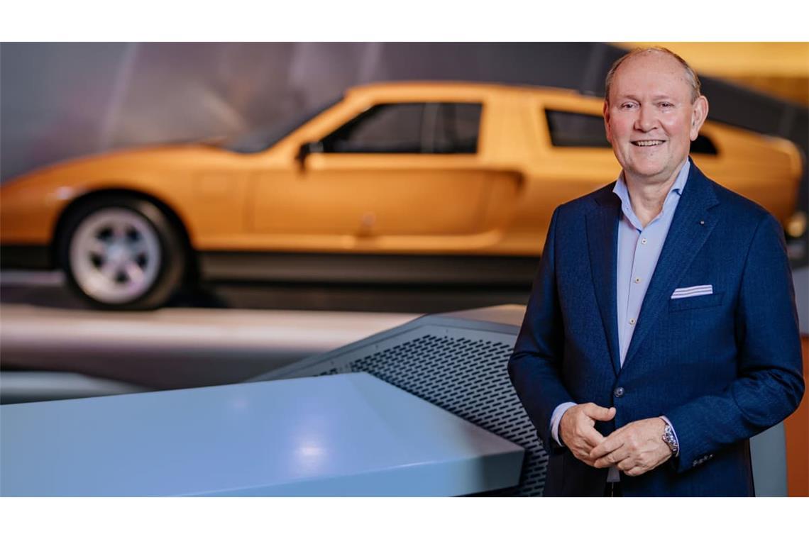 Heritage, also das „kulturelle Erbe“, ist „das Herz der Marke“, sagt Marcus Breitschwerdt, Chef der Mercedes-Benz Heritage GmbH. Im Hintergrund ist ein C 111 zu sehen.
