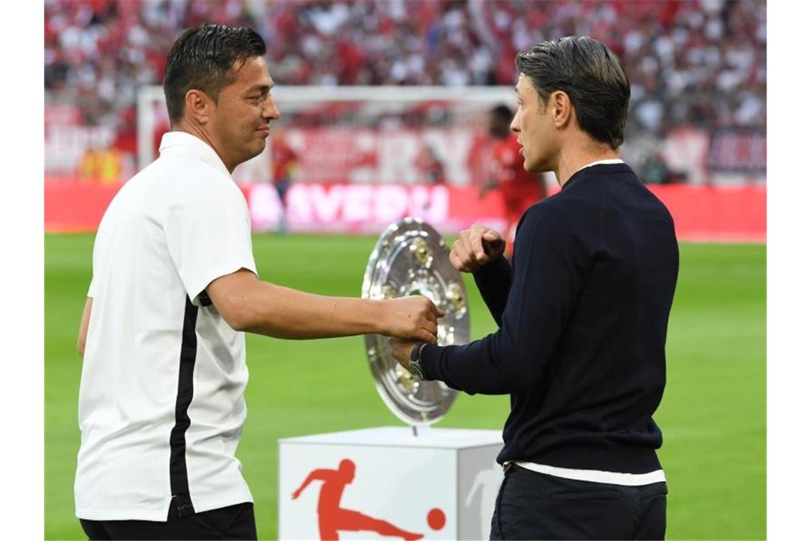 Hertha-Trainer Ante Covic (l) und Bayern-Coach Niko Kovac sind alte Freunde. Foto: Sven Hoppe
