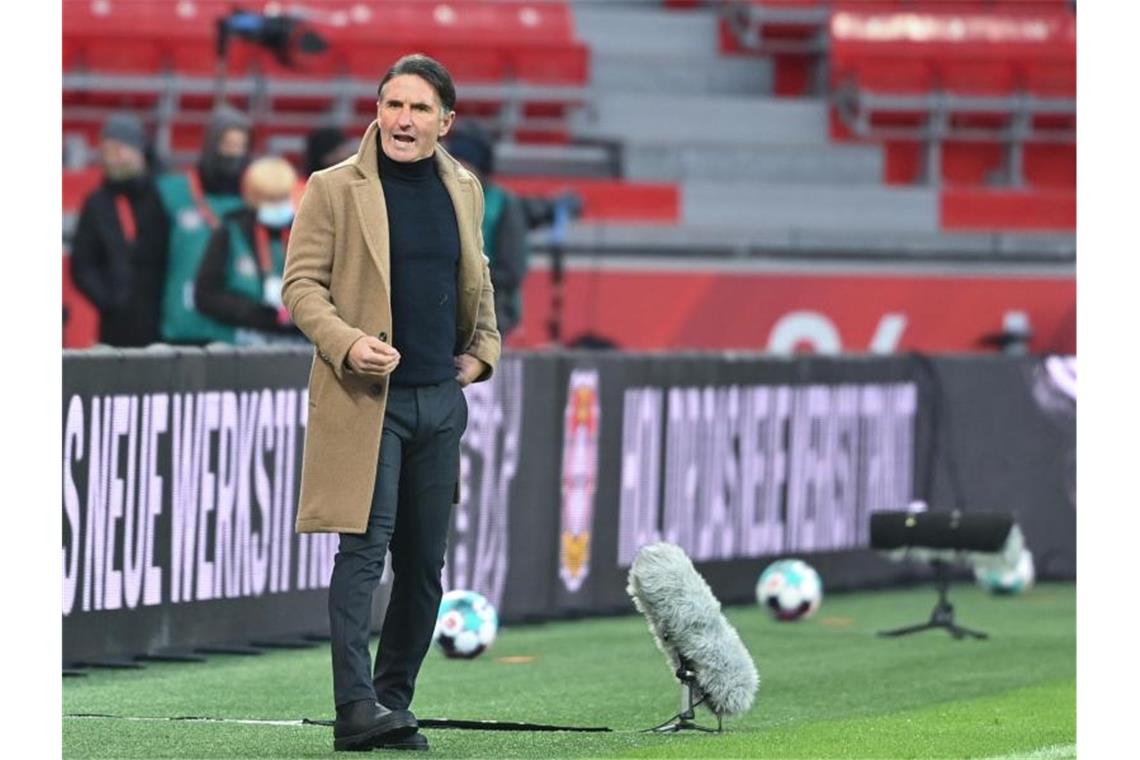 Hertha-Trainer Bruno Labbadia schöpft aus der Nullnummer in Leverkusen Mut. Foto: Ina Fassbender/AFP Pool/dpa