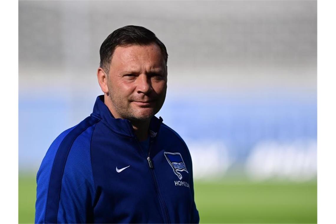 Hertha-Trainer Pal Dardai hofft auf den nächsten Sieg seiner Mannschaft. Foto: Soeren Stache/dpa-Pool/dpa