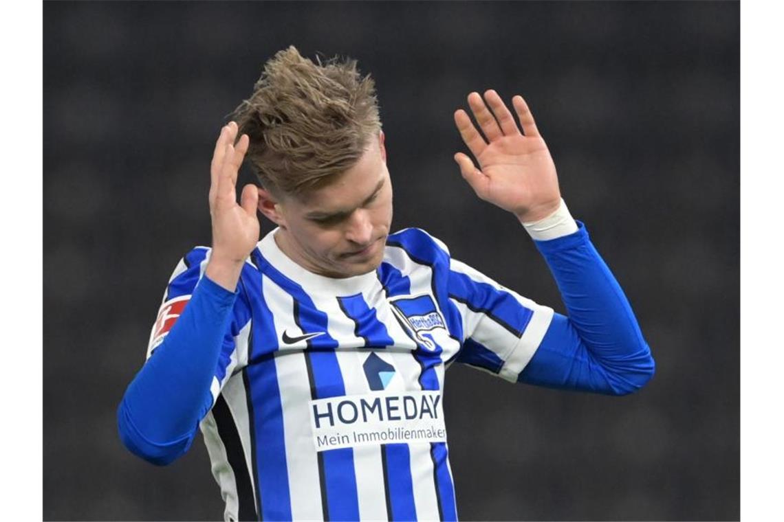 Vor Gastspiel beim VfB Stuttgart: Hertha trainiert im Schnee Herthas Maximilian Mittelstädt. Foto: Soeren Stache/dpa-Zentralbild/POOL/dpa
