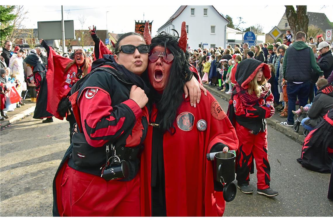 Herzliche Tiefenbrunner Teufel. Faschingsumzug in Althütte. SK