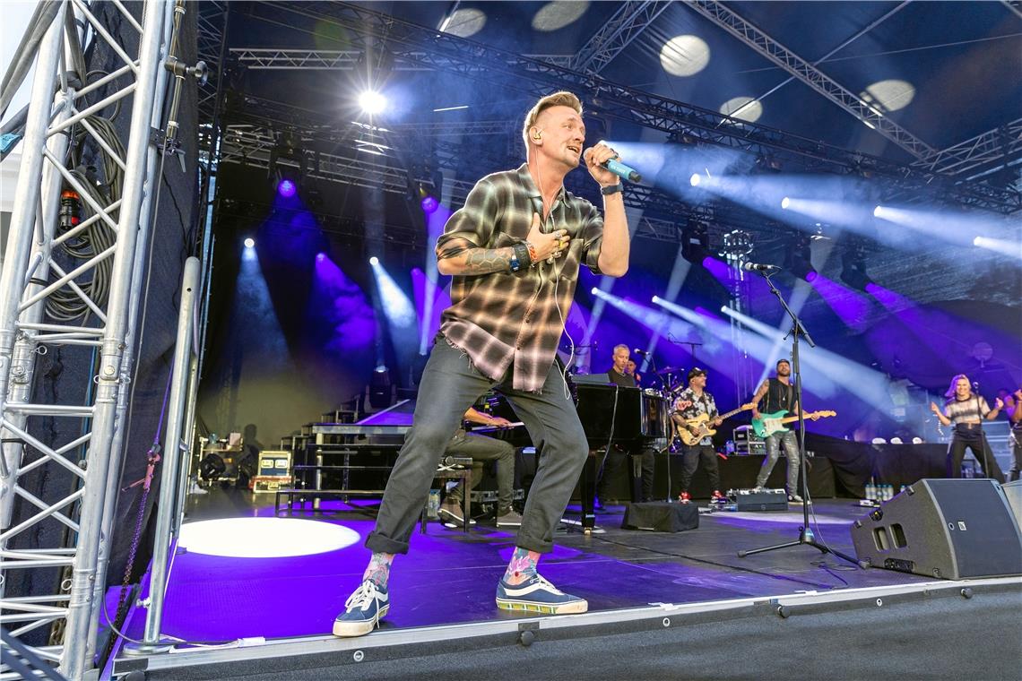 Ben Zucker in Aspach: Besondere Stimme am Schlagerhorizont Herzschmerz sickert in den Liedern von Ben Zucker ebenso durch wie Lebensfreude und der Glaube an sich selbst. Fotos: Alexander Becher