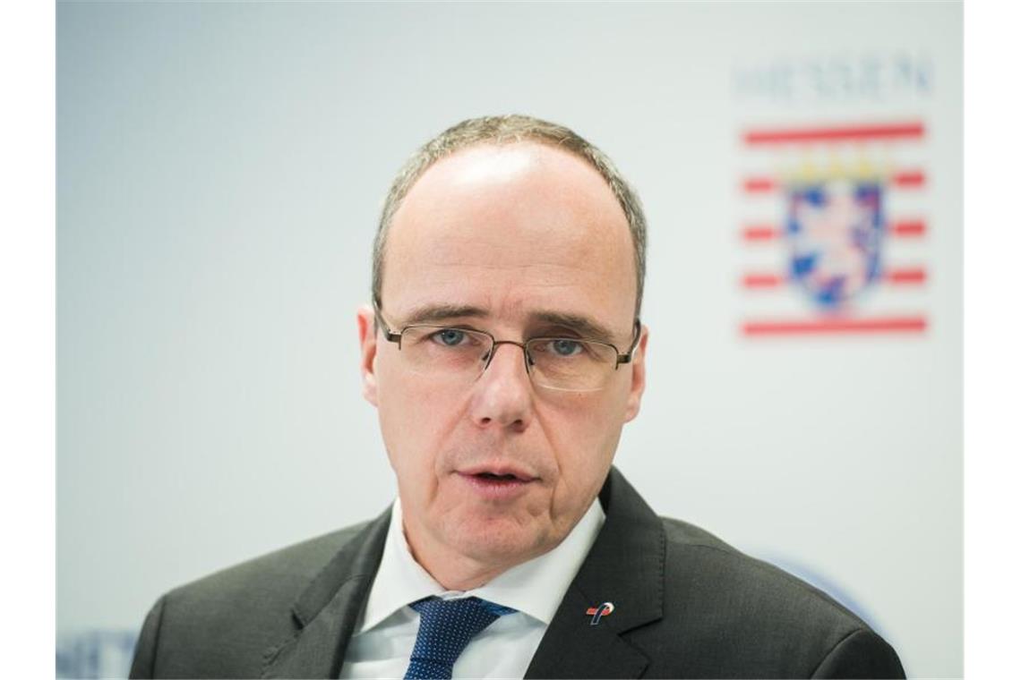 Fünf Länder wollen gemeinsam Druck auf Mehrfachtäter erhöhen Hessens Innenminister Peter Beuth. Foto: Andreas Arnold/Archivbild