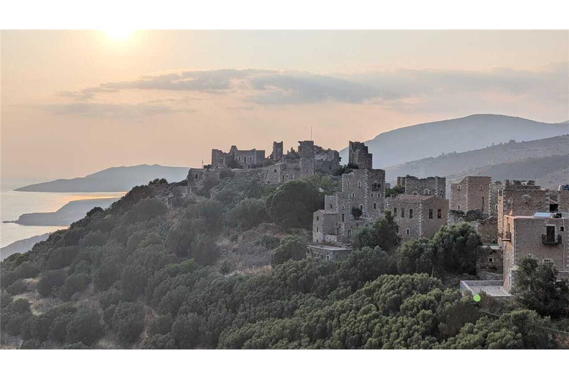 Heute bestaunen viele Touristen die ikonischen Wohntürme der Halbinsel Mani im äußersten Süden Griechenlands.